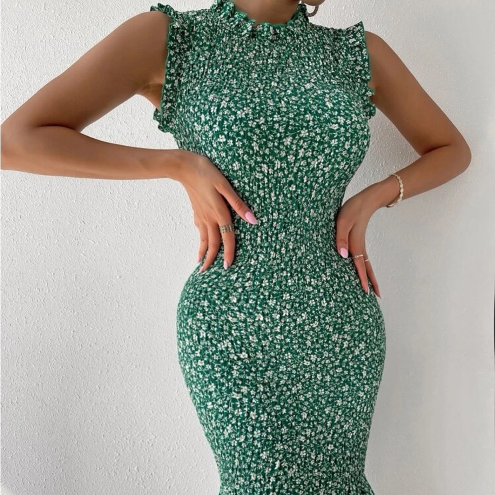 SHEIN Ditsy Floral Shirred Fishtail Hem Dress